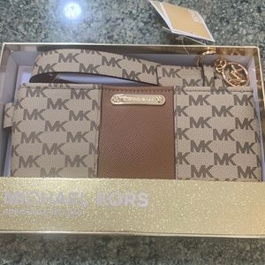 Michael Kors adjustable belt bag new in box